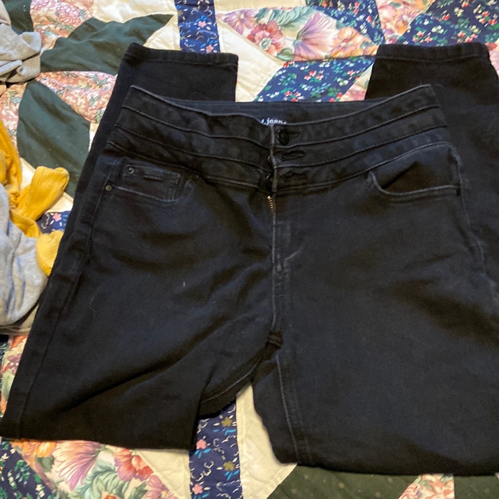 Black ankle jeans